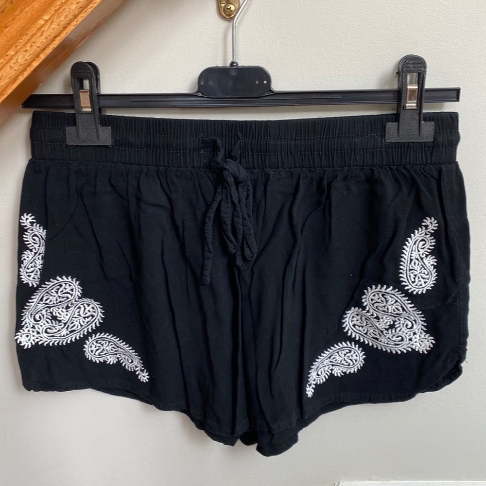 LF Run Cinta Run Embroidered Shorts